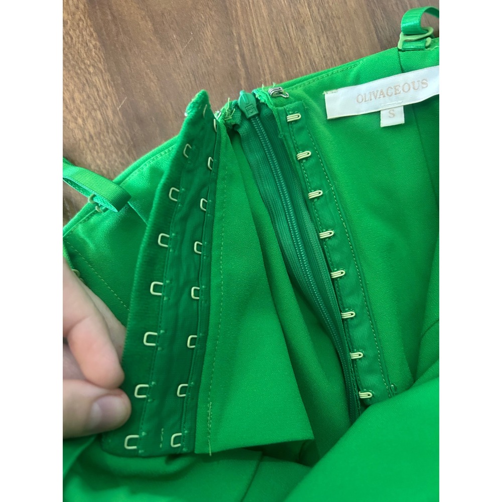 Olivaceous Chic Emerald‎ Breeze Ruffle Tank Womens Size Small - Summer Staple - Picture 9 of 9